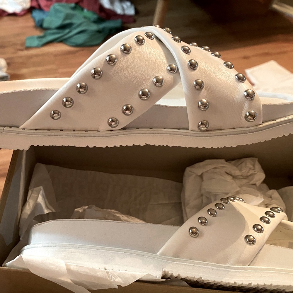 Size 10 white Steve Madden sandals!